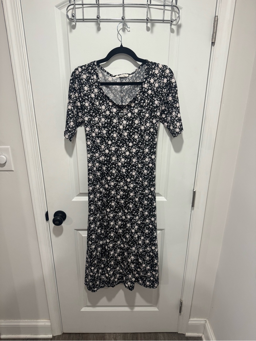 Floral V-Neck Black Midi Dress with White Daisy Print
